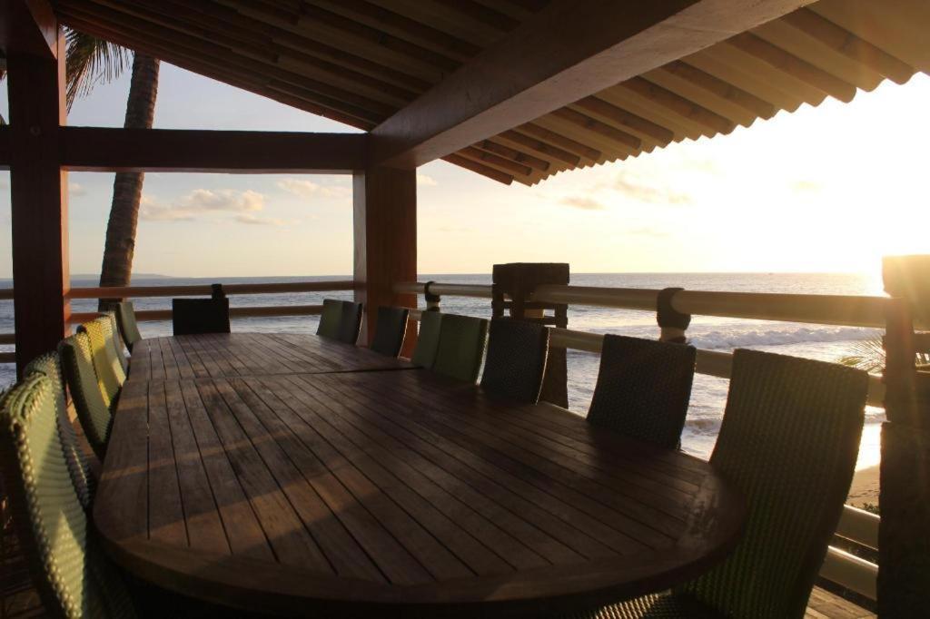 Отель 77 Sunset Plaza Cisolok Экстерьер фото